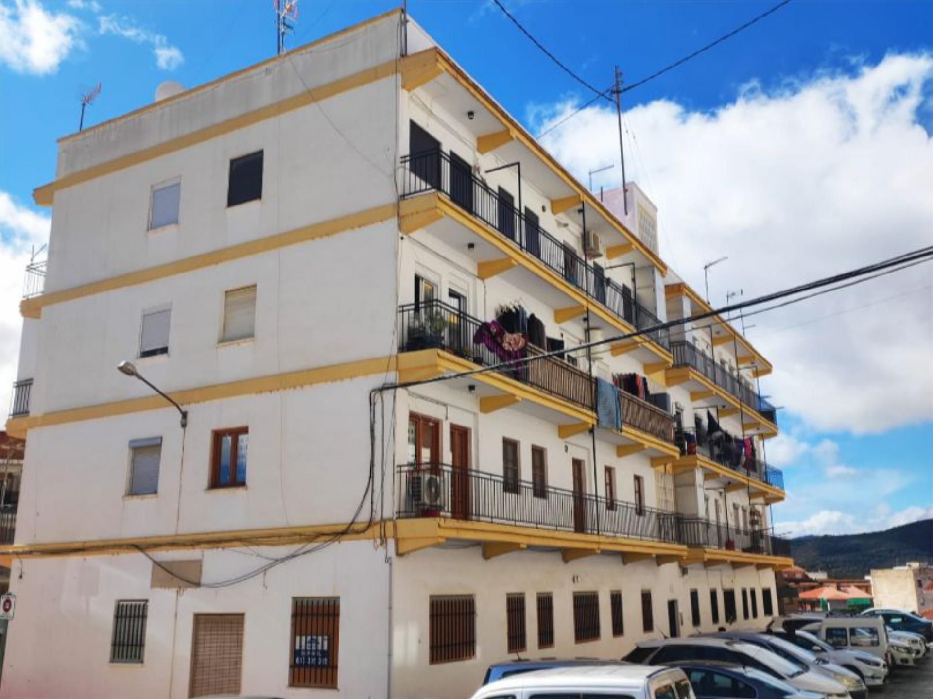 Vista exterior de Pis en venda en Chelva amb Aire condicionat, Terrassa i Balcó