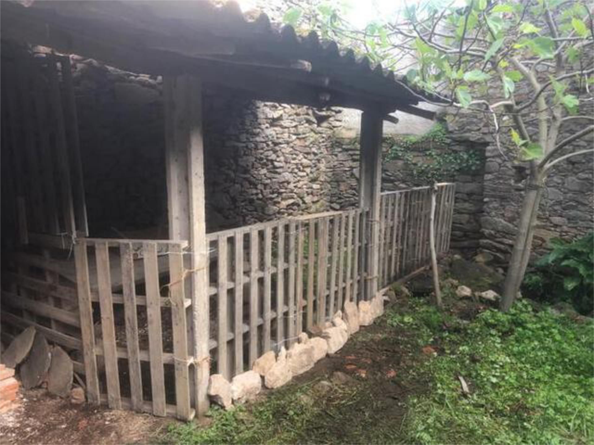 Vista exterior de Casa o xalet en venda en Lumbrales amb Jardí privat