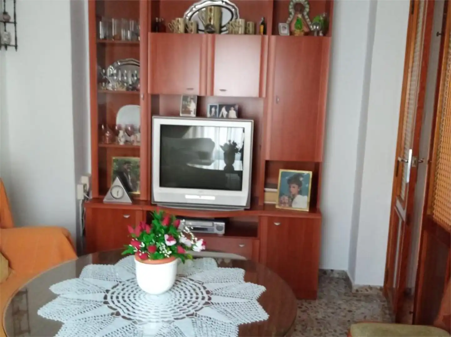 Casa adosada en venta en Calle Collados, 11, Castillo de Locubín Sala de estar de Casa adosada en venta en Castillo de Locubín con Terraza, Trastero y Amueblado