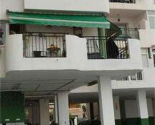 Vista exterior de Pis en venda en Rincón de la Victoria amb Terrassa i Piscina