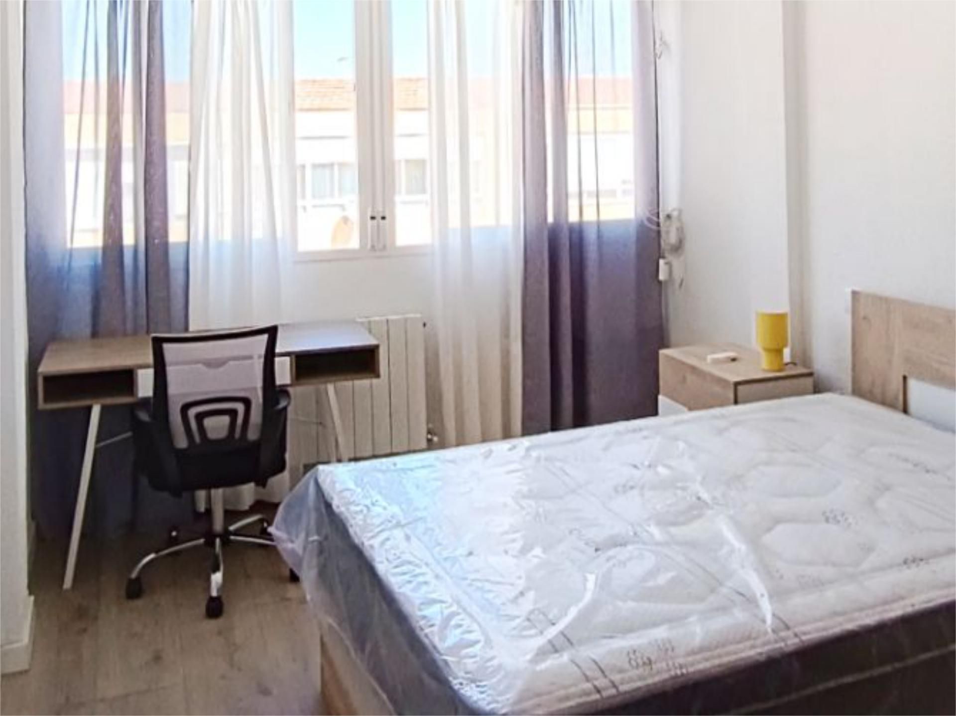 Bedroom of Apartment to share in  Madrid Capital  with Heating, Private garden and Parquet flooring