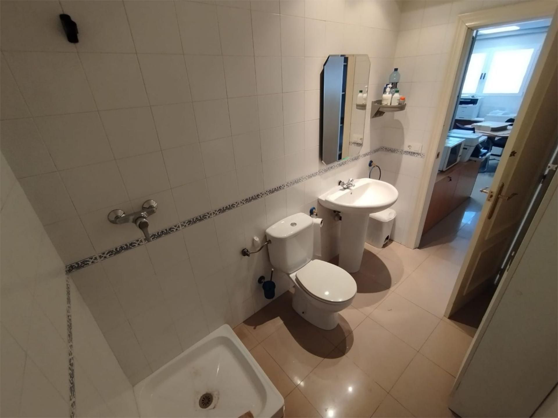 Bathroom of Office for sale in Alicante / Alacant
