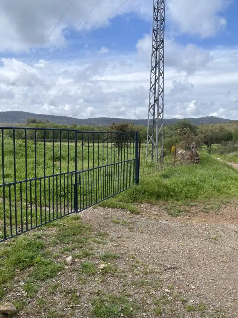 Finca rústica de alquiler en Calle Luis Chamizo, 22, La Codosera Finca rústica de alquiler en La Codosera