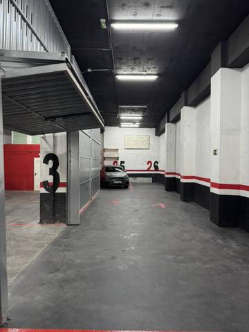 Garaje en Alquiler en Calle Jon Arrospide Kalea, 44 en San Pedro de Deusto - La Ribera