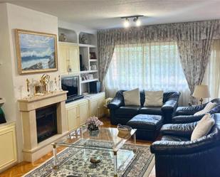 Sala d'estar de Casa o xalet en venda en La Moraleja amb Aire condicionat i Terrassa