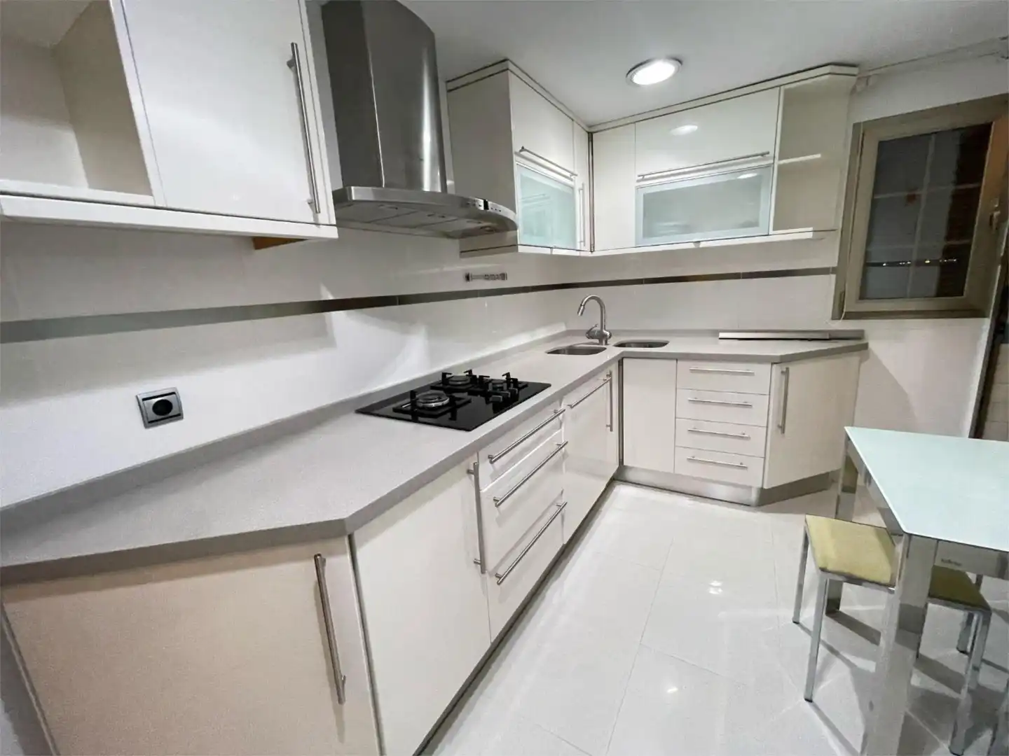 Piso de alquiler en Carrer de Bèlgica, 10, Mestalla Cocina de Piso de alquiler en Valencia con Calefacción, Terraza y Amueblado