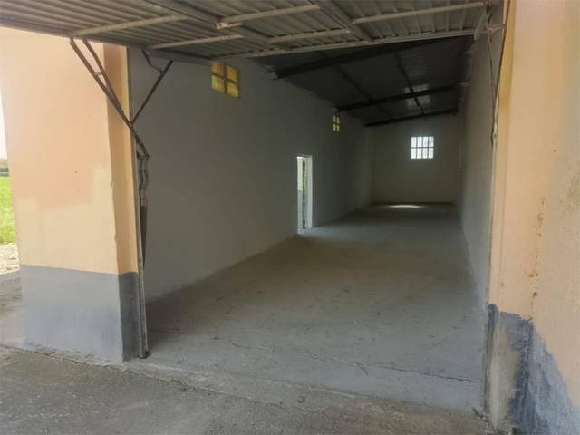 Local comercial en Alquiler en Calle Torre Blanca, 10 en San Juan de Mozarrifar