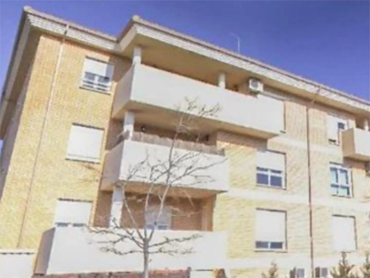 Vista exterior de Pis en venda en Puertollano amb Calefacció, Terrassa i Piscina