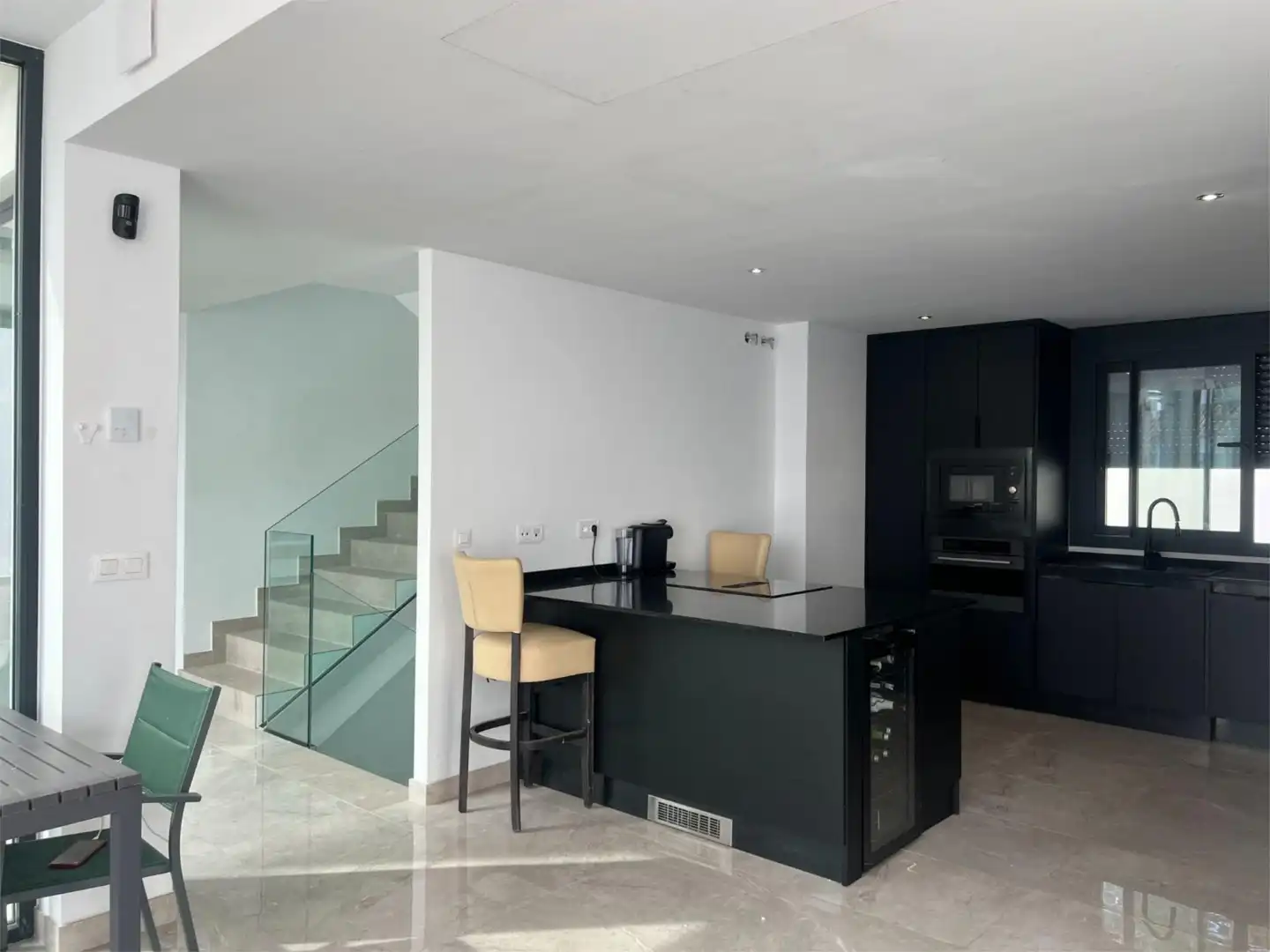 Casa o xalet en venda a Carrer Londres, 50, Golf Bahía Cuina de Casa o xalet en venda en Finestrat amb Aire condicionat, Calefacció i Jardí privat