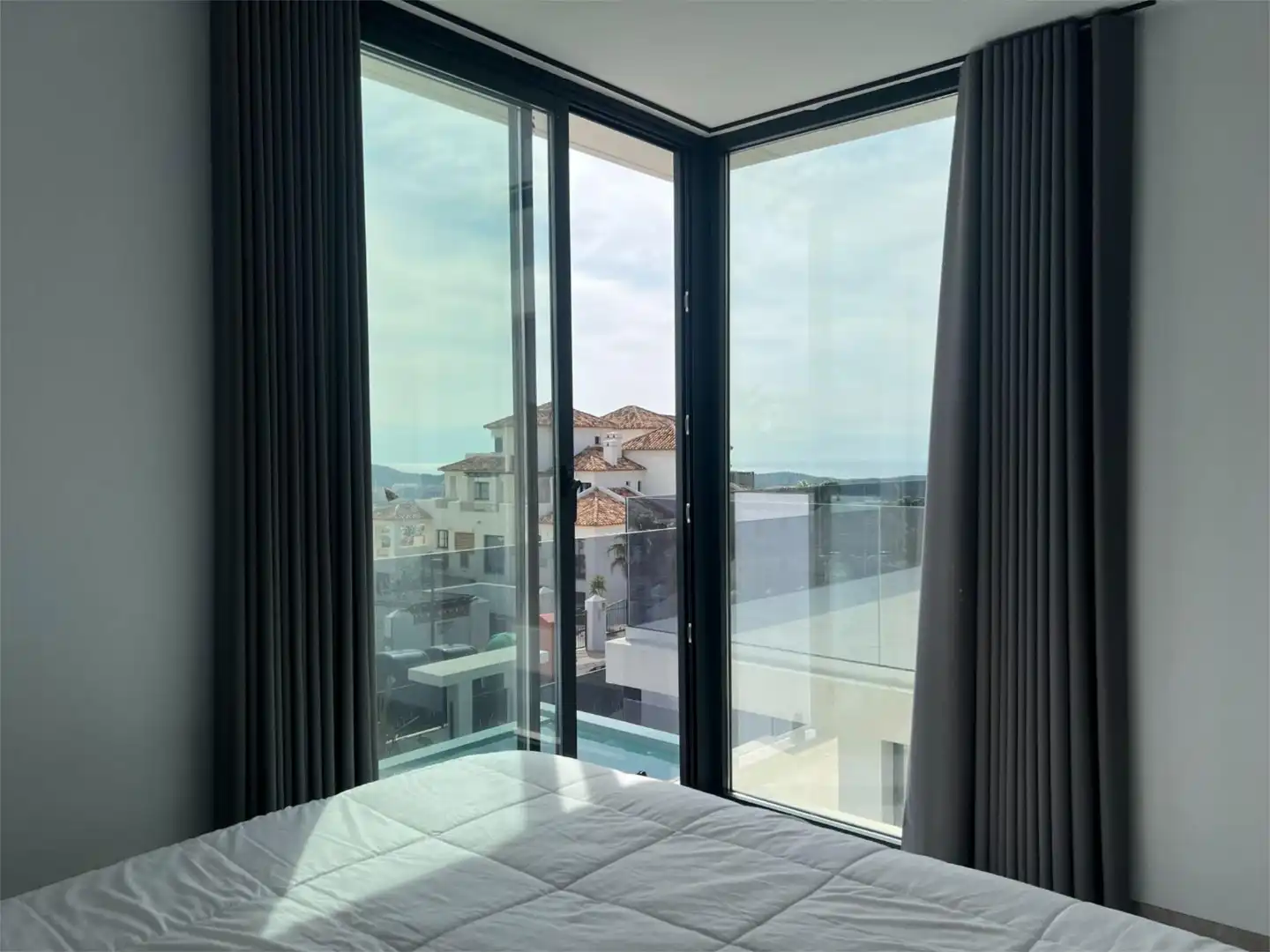 Casa o xalet en venda a Carrer Londres, 50, Golf Bahía Dormitori de Casa o xalet en venda en Finestrat amb Aire condicionat, Calefacció i Jardí privat