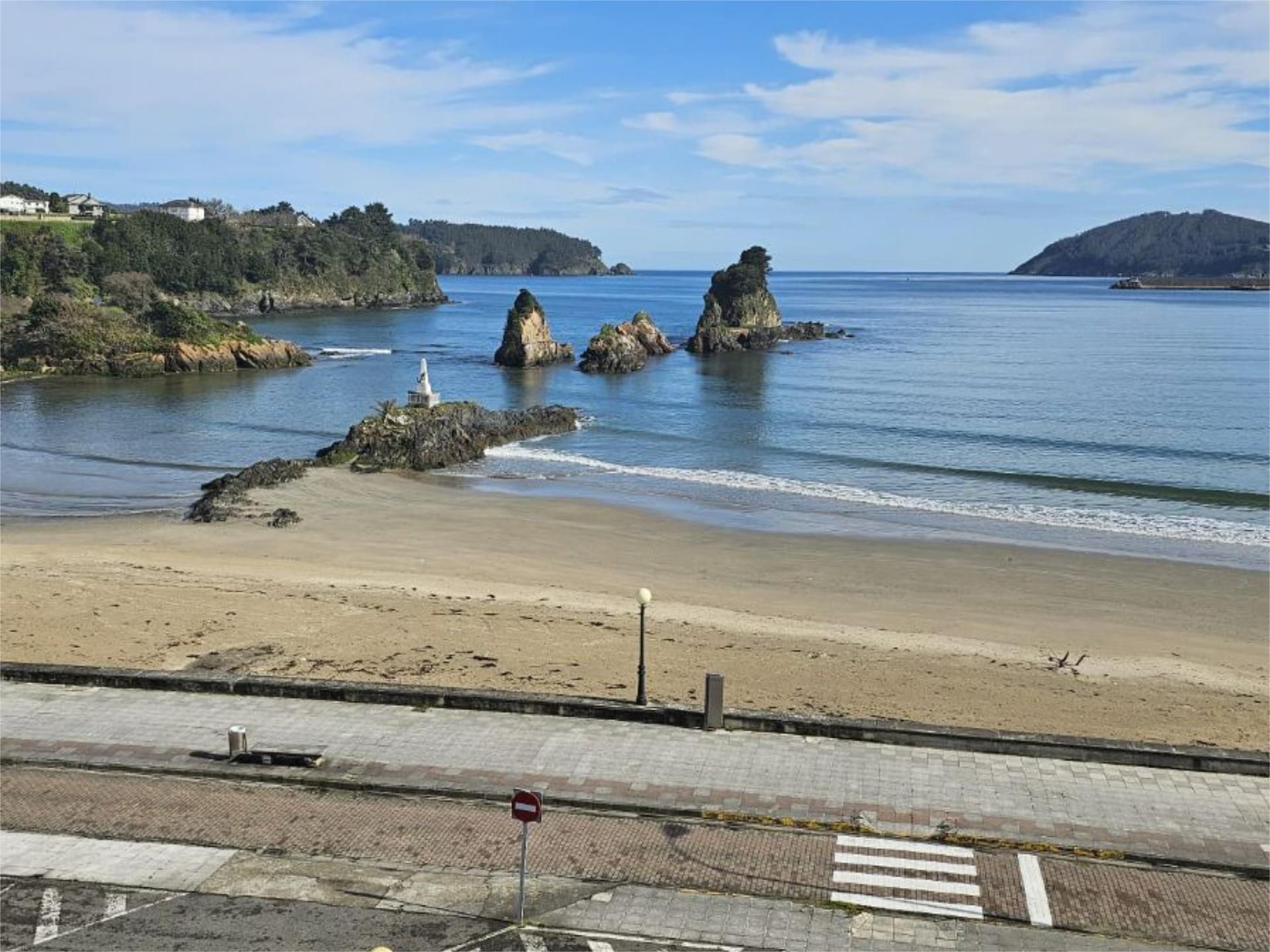 Vista exterior de Apartament de lloguer en Viveiro amb Calefacció, Parquet i Moblat