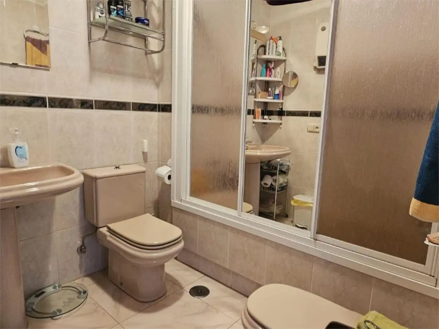 Baño de Apartamento de alquiler en Viveiro con Calefacción, Parquet y Amueblado