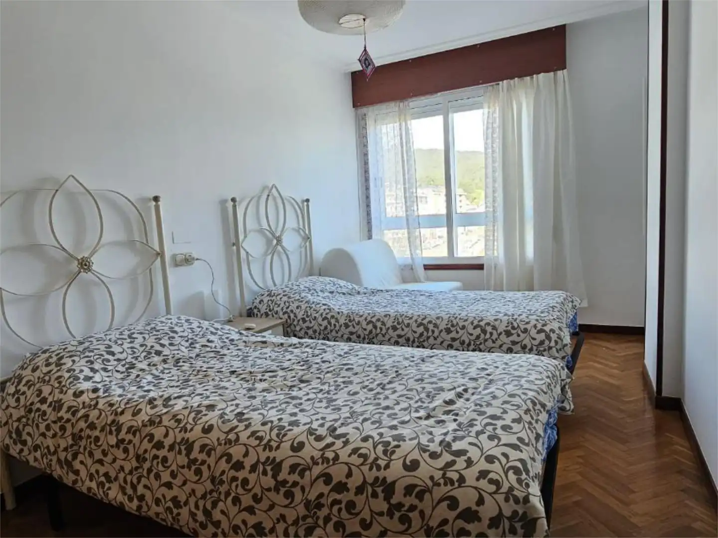 Habitación de Apartamento de alquiler en Viveiro con Calefacción, Parquet y Amueblado