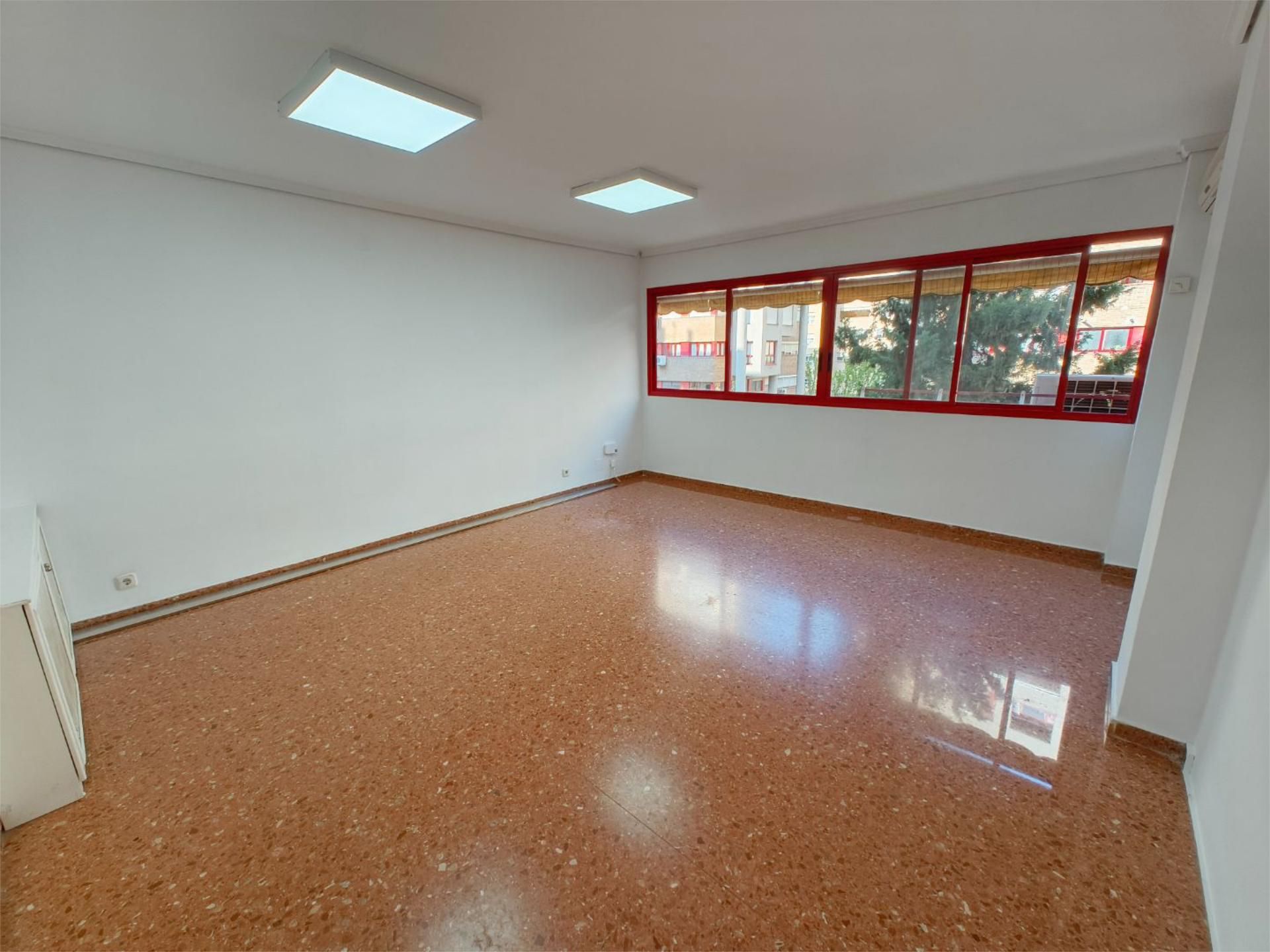 Flat for sale in  Valencia Capital  with Air Conditioner and Balcony