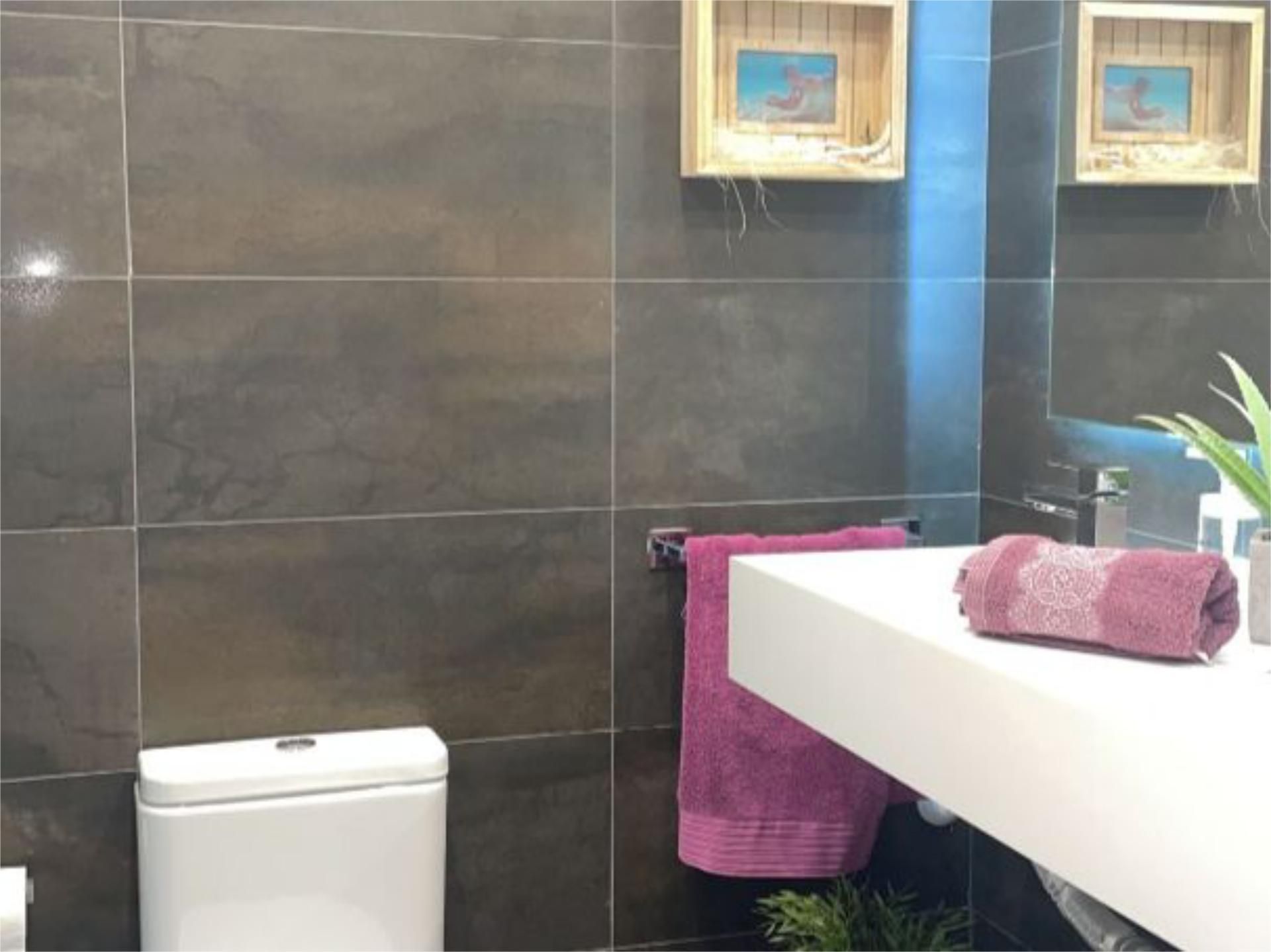 Bathroom of Flat for sale in Alicante / Alacant  with Air Conditioner, Terrace and Swimming Pool