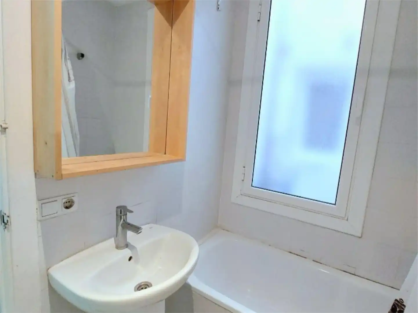 Baño de Piso de alquiler en Barcelona con Amueblado y Balcón