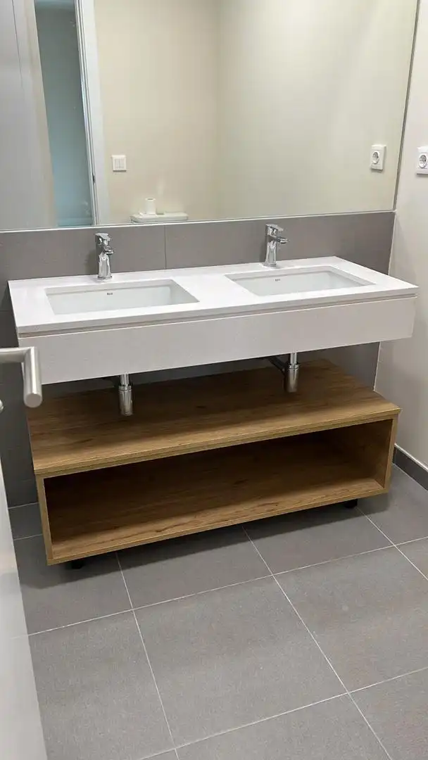 Badezimmer von Wohnung zur Miete in  Sevilla Capital mit Klimaanlage, Terrasse und Schwimmbad