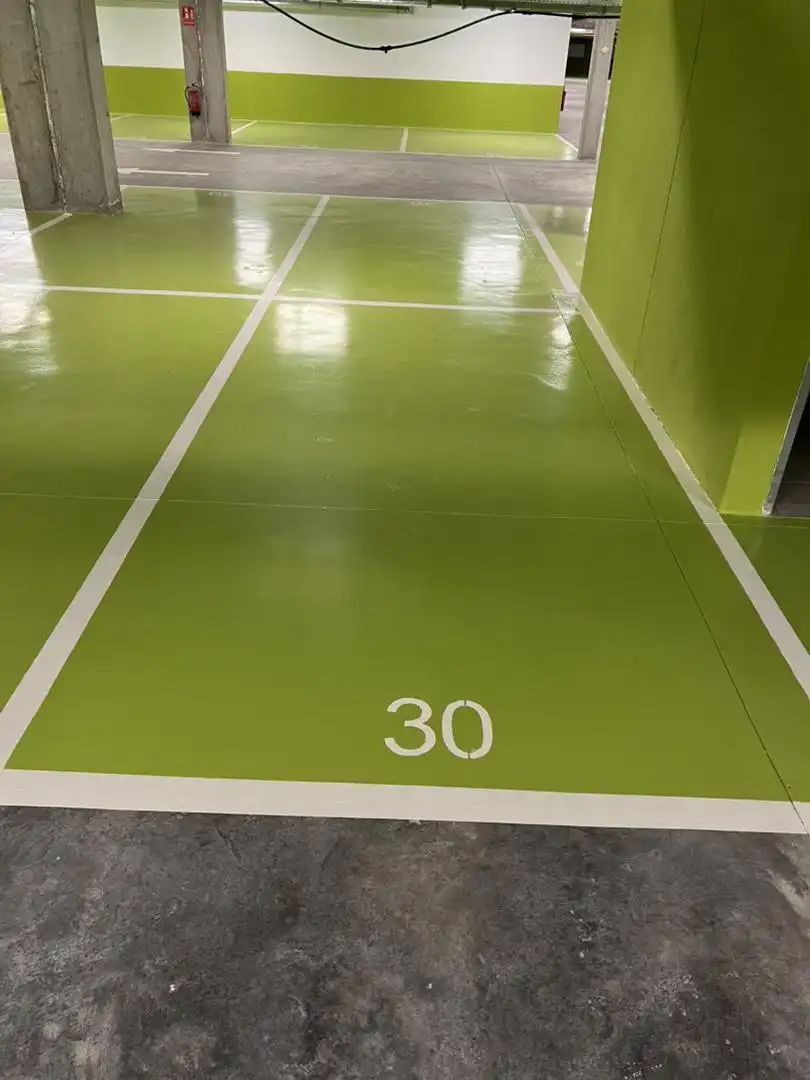 Parkplatz von Wohnung zur Miete in  Sevilla Capital mit Klimaanlage, Terrasse und Schwimmbad