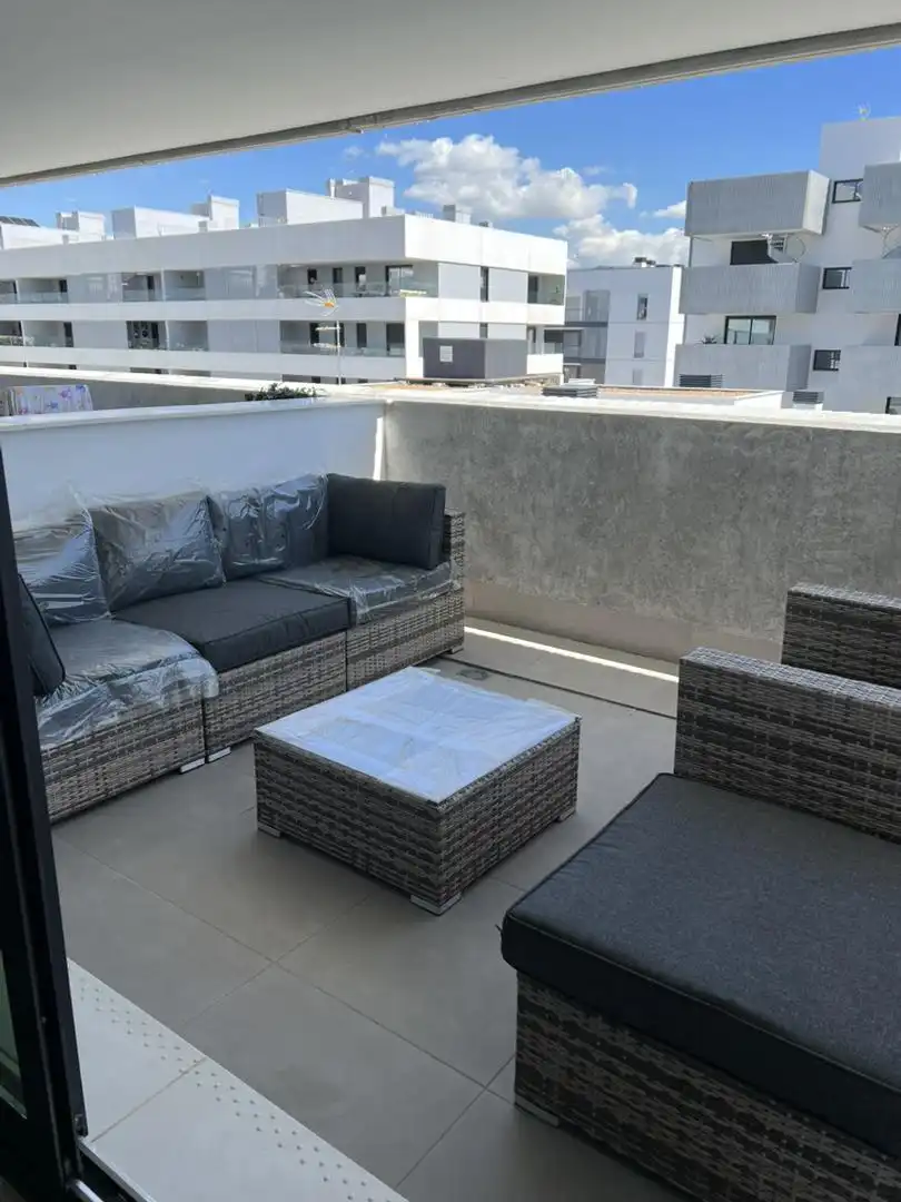 Terrasse von Wohnung zur Miete in  Sevilla Capital mit Klimaanlage, Terrasse und Schwimmbad