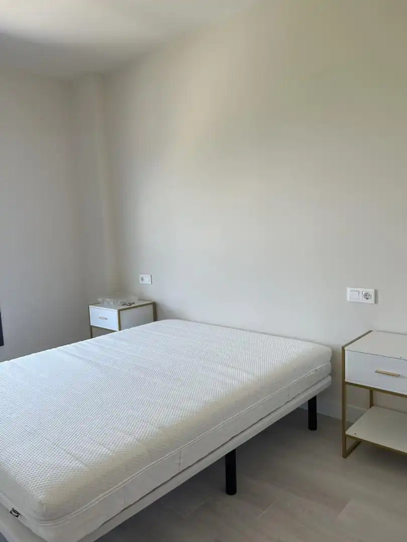 Schlafzimmer von Wohnung zur Miete in  Sevilla Capital mit Klimaanlage, Terrasse und Schwimmbad