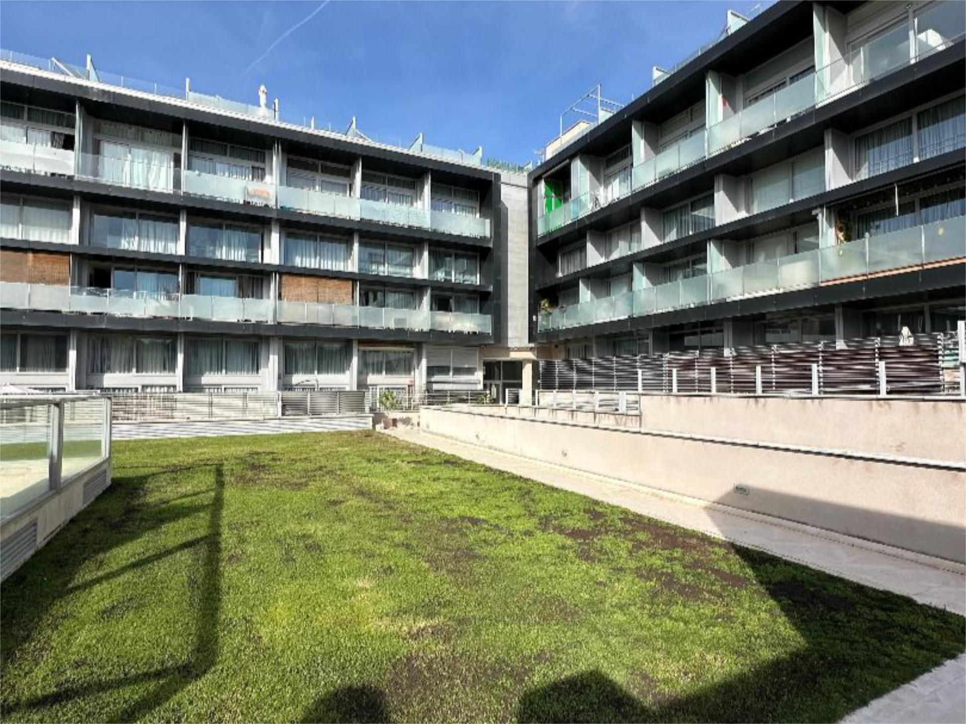 Exterior view of Flat to rent in  Madrid Capital  with Air Conditioner, Terrace and Swimming Pool