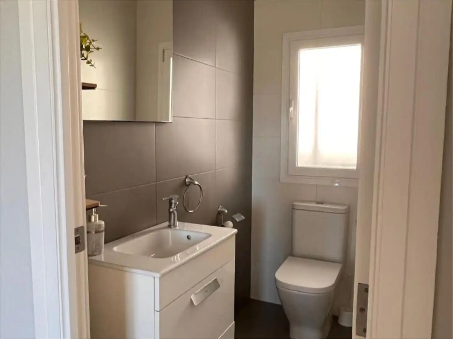 Habitació a Carrer de la Venta del Moro, 17, Benifaraig Bany de Pis per a compartir en Valencia amb Aire condicionat, Calefacció i Terrassa