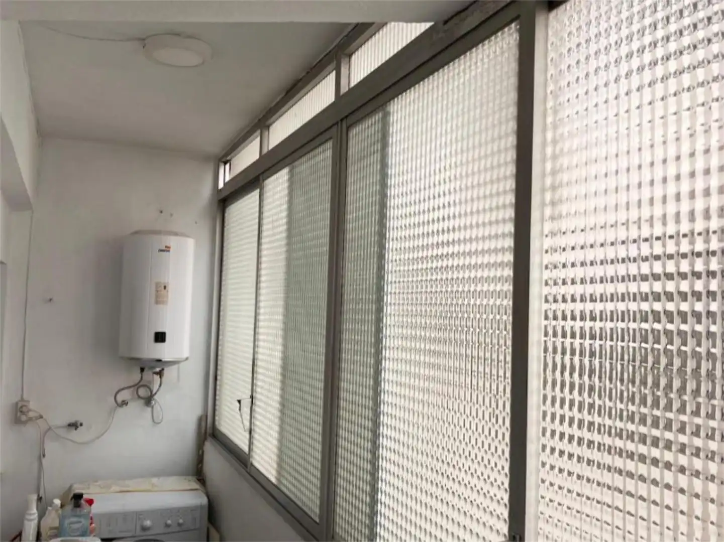 Habitació a Carrer de la Venta del Moro, 17, Benifaraig Vista exterior de Pis per a compartir en Valencia amb Aire condicionat, Calefacció i Terrassa