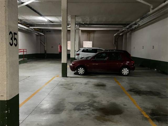 Garaje en Alquiler en Xabier Kalea, 28 en Lakua-Bizkarra