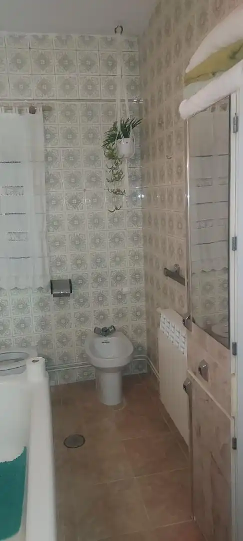 Habitación en Calle Melchor Cano, 11, Horcajo de Santiago Baño de Piso para compartir en Horcajo de Santiago con Calefacción, Terraza y Amueblado