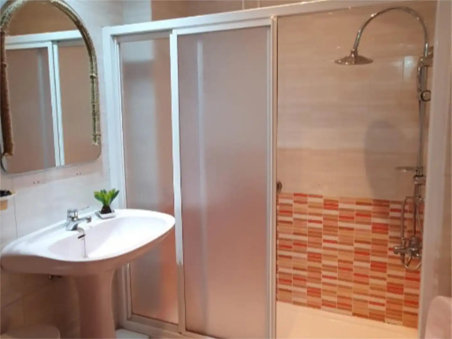 Bathroom of Flat for rent in Linares  with Air Conditioner, Terrace and Furnished