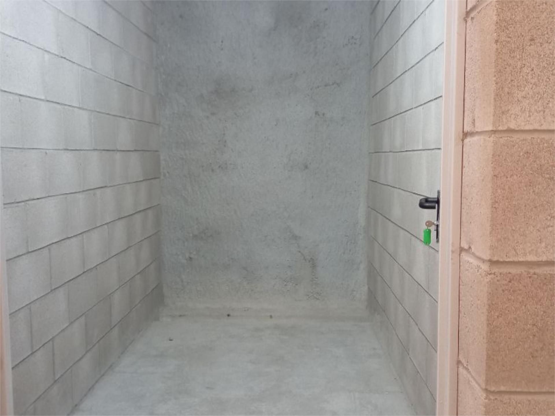 Bathroom of Box room to rent in Martorell