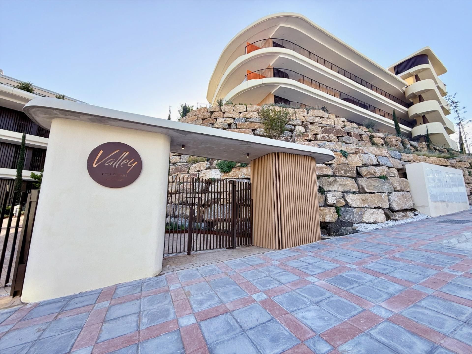 Vista exterior de Pis en venda en Fuengirola amb Aire condicionat, Calefacció i Jardí privat