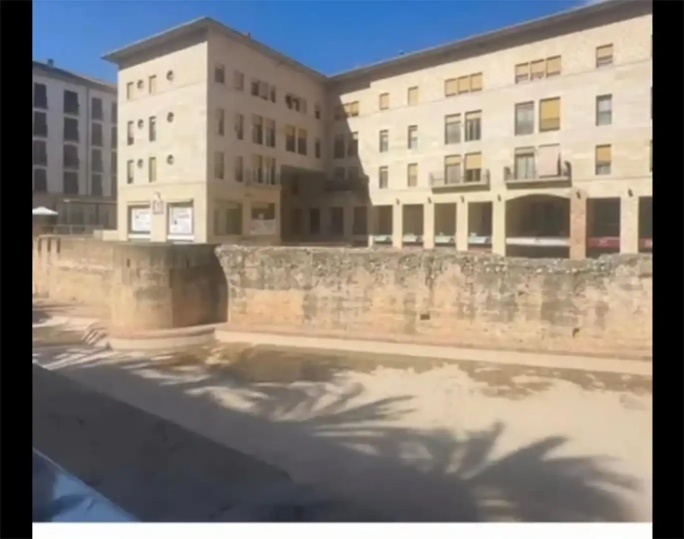 Commercial properties for sale in Avenida Luis Suñer, 8, La Vila Exterior view of Commercial properties for sale in Alzira with Air Conditioner and Heating