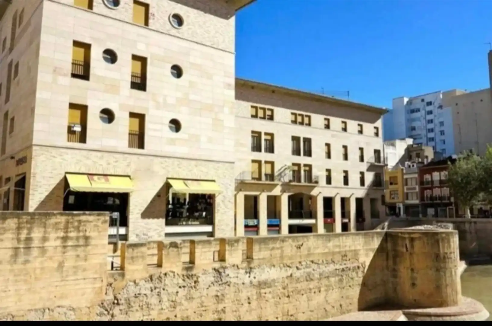Commercial properties for sale in Avenida Luis Suñer, 8, La Vila Exterior view of Commercial properties for sale in Alzira with Air Conditioner and Heating