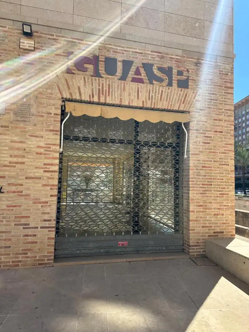 Commercial properties for sale in Avenida Luis Suñer, 8, La Vila Exterior view of Commercial properties for sale in Alzira with Air Conditioner and Heating