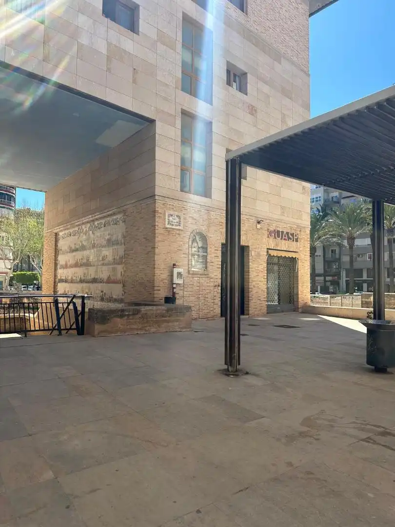 Commercial properties for sale in Avenida Luis Suñer, 8, La Vila Exterior view of Commercial properties for sale in Alzira with Air Conditioner and Heating