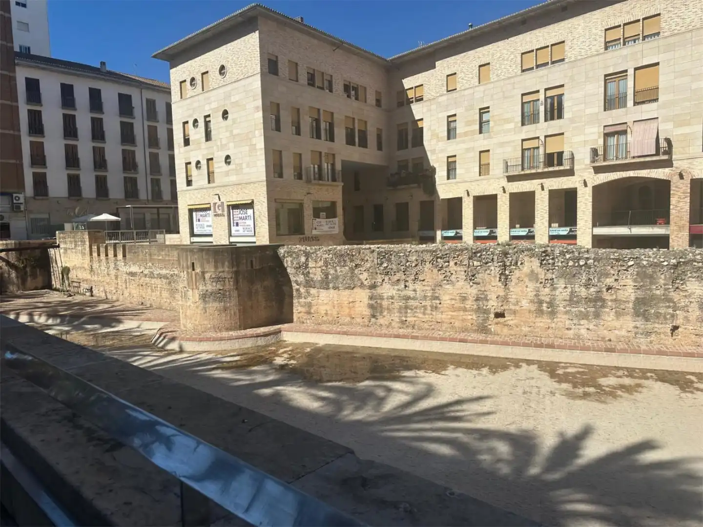 Commercial properties for sale in Avenida Luis Suñer, 8, La Vila Exterior view of Commercial properties for sale in Alzira with Air Conditioner and Heating