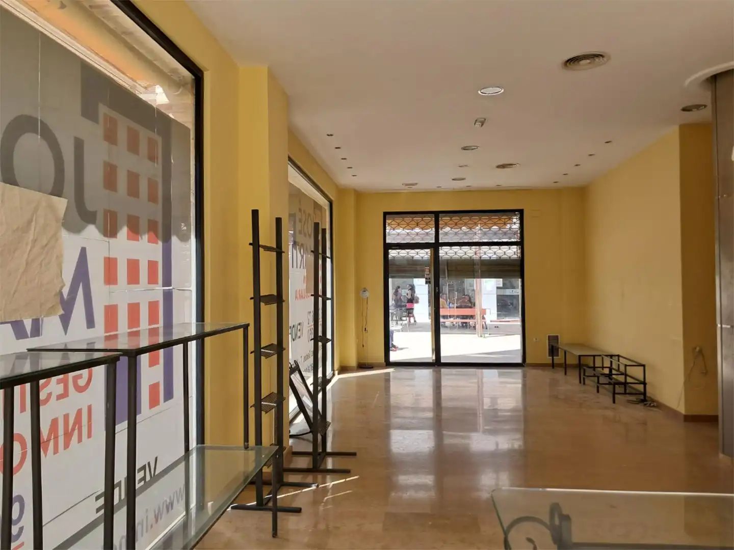 Commercial properties for sale in Avenida Luis Suñer, 8, La Vila Commercial properties for sale in Alzira with Air Conditioner and Heating
