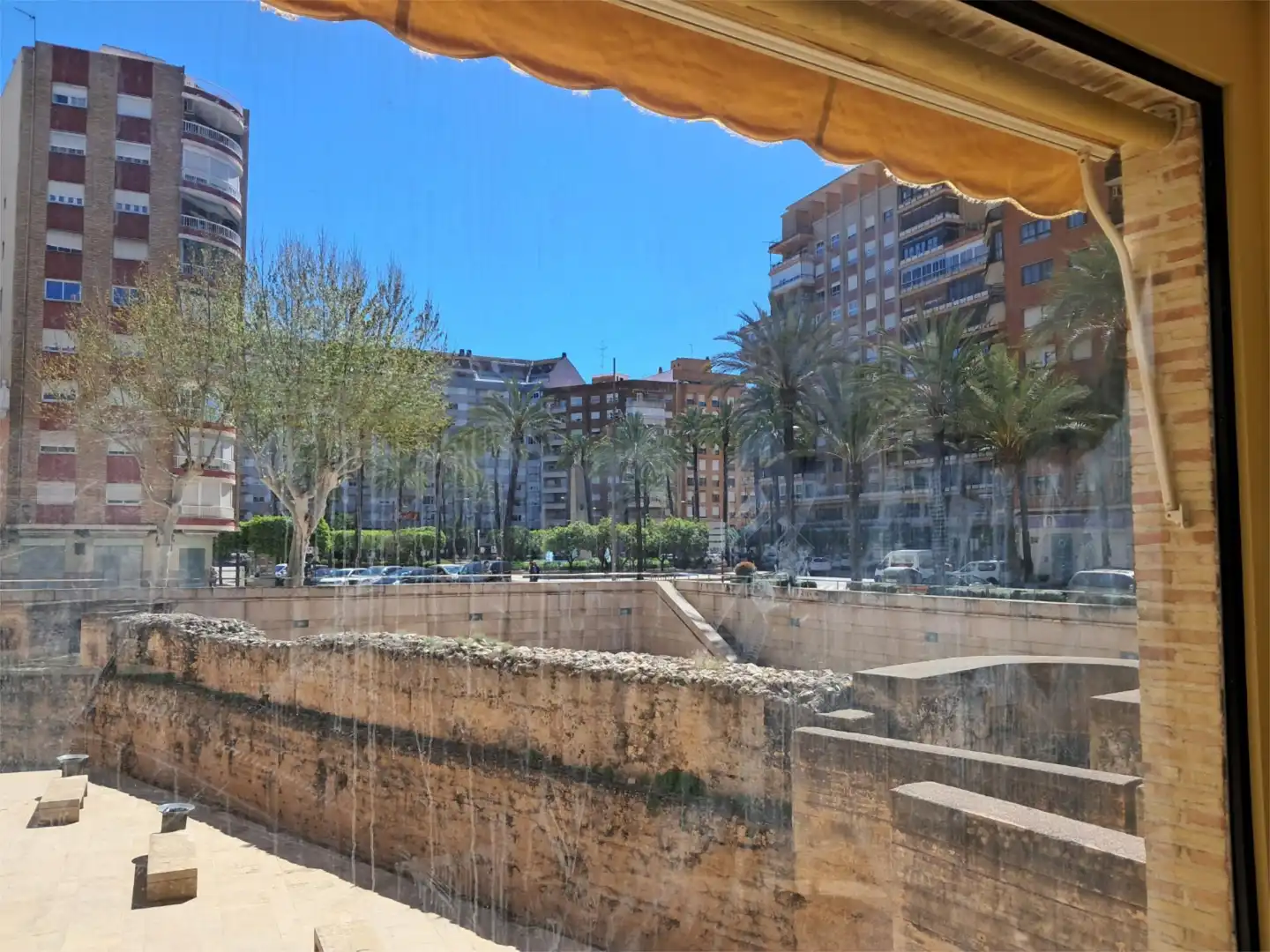 Commercial properties for sale in Avenida Luis Suñer, 8, La Vila Exterior view of Commercial properties for sale in Alzira with Air Conditioner and Heating