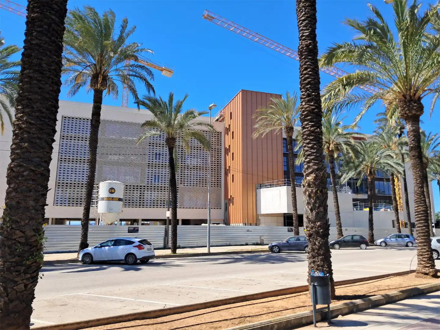 Commercial properties for sale in Avenida Luis Suñer, 8, La Vila Exterior view of Commercial properties for sale in Alzira with Air Conditioner and Heating
