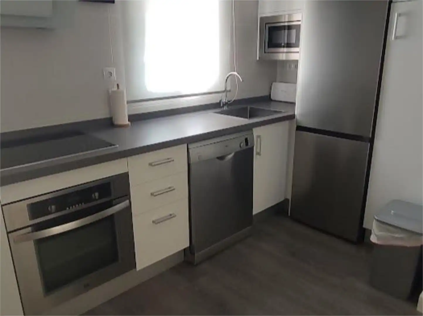 Pis de lloguer a Calle Bellavista, 6, Asdrúbal - Bahía Blanca Cuina de Pis de lloguer en Cádiz amb Parquet