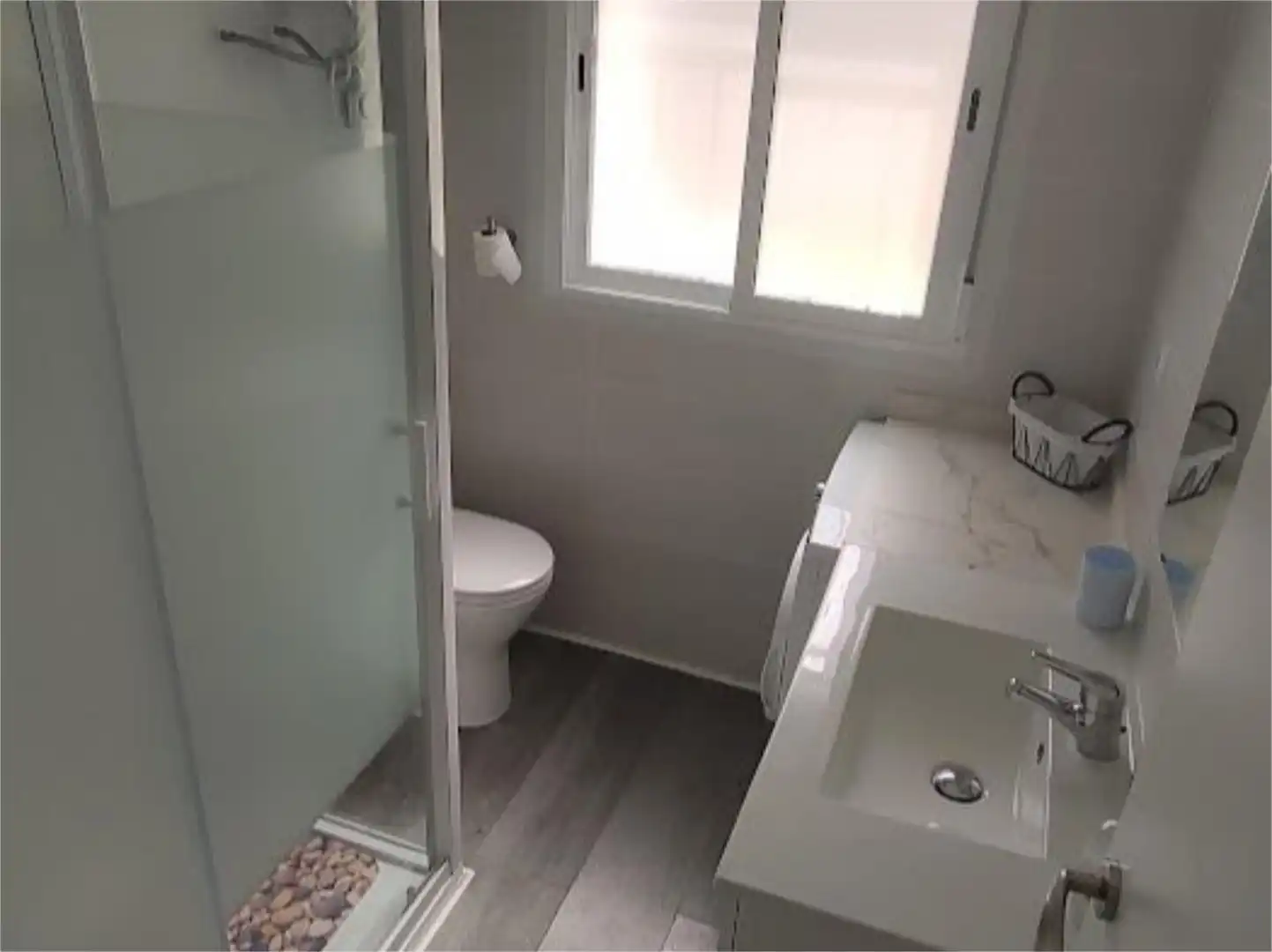 Pis de lloguer a Calle Bellavista, 6, Asdrúbal - Bahía Blanca Bany de Pis de lloguer en Cádiz amb Parquet