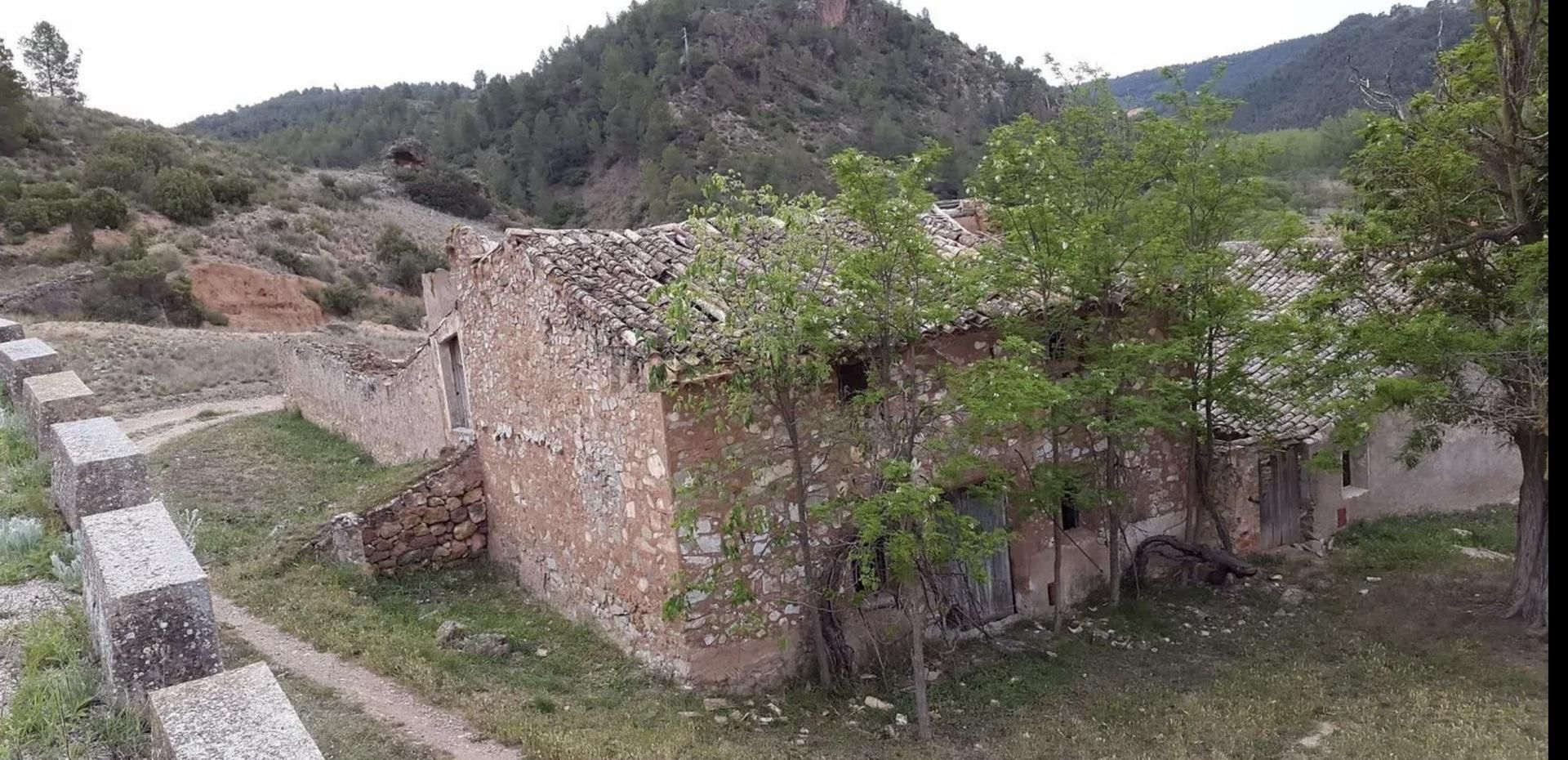 Vista exterior de Finca rústica en venda en Cofrentes amb Jardí privat i Terrassa