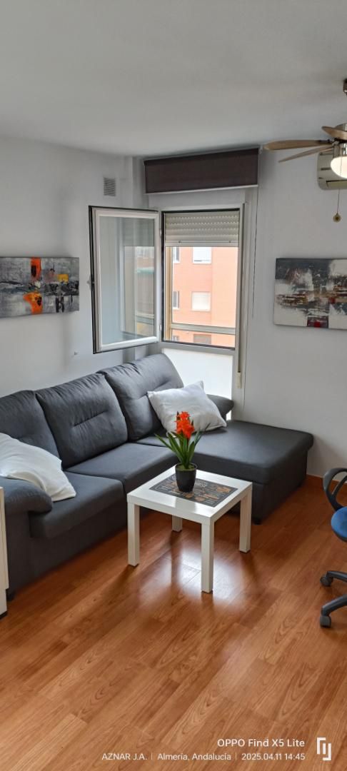 Sala d'estar de Apartament en venda en  Almería Capital amb Aire condicionat, Calefacció i Parquet