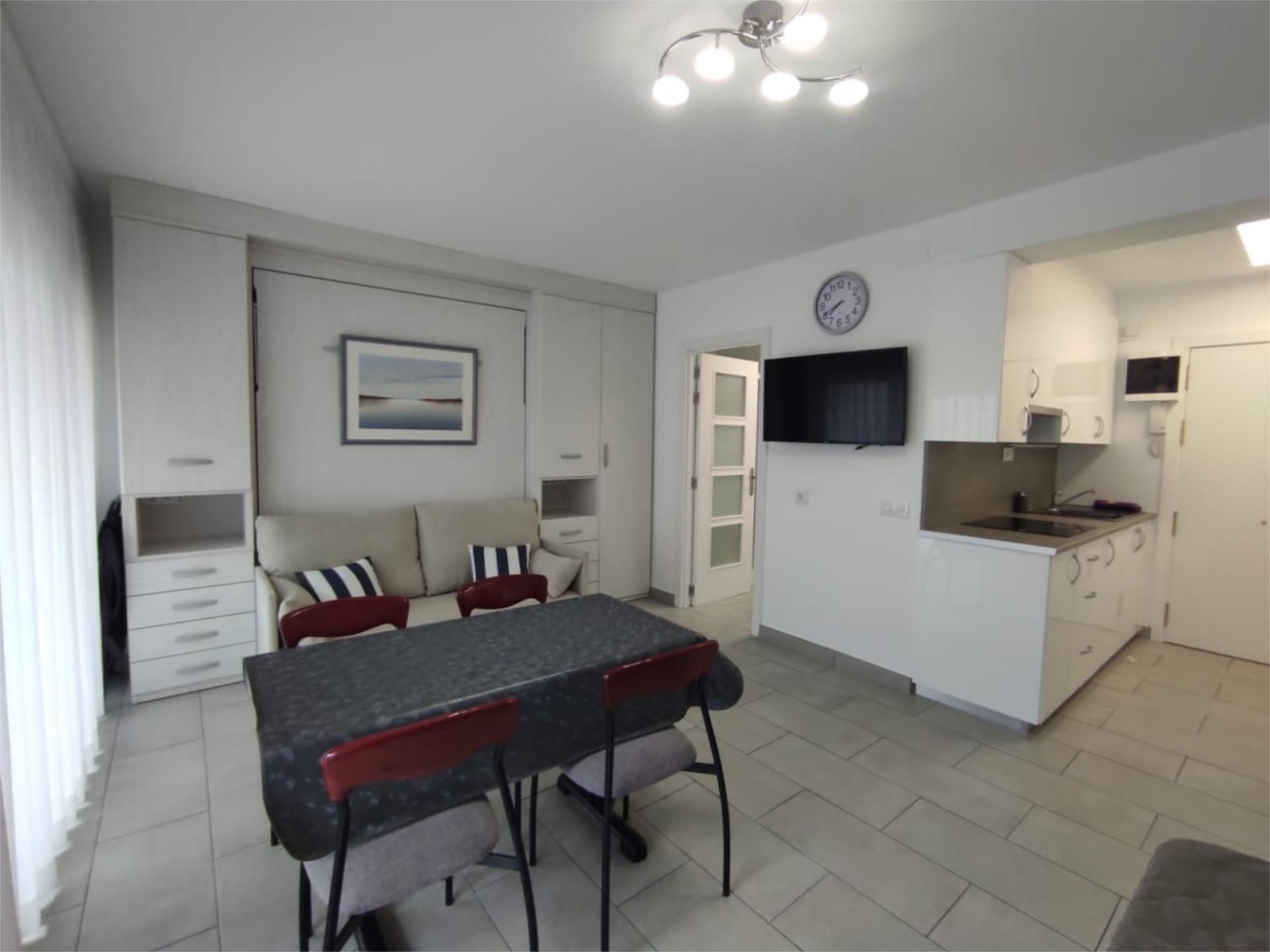 Sala d'estar de Apartament en venda en Roses amb Aire condicionat, Terrassa i Piscina