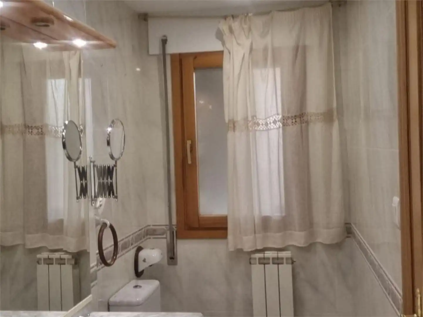 Casa adosada en venta en Calle Río Isuela, 41, Plaza de Toros - Barón de Warsage Baño de Casa adosada en venta en Calatayud con Aire acondicionado, Terraza y Piscina