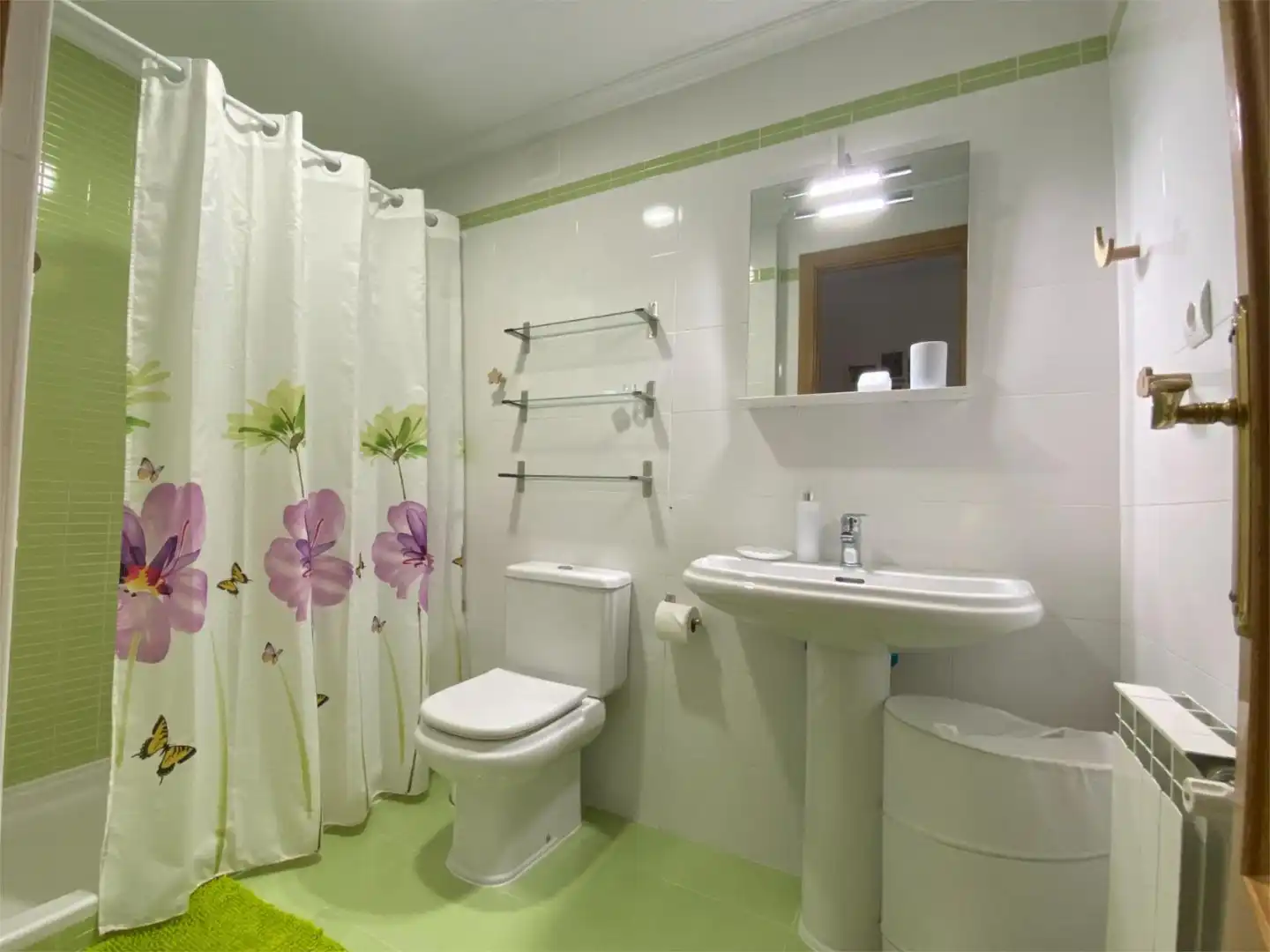Habitación en Calle Gardenia, 5, Sónsoles Baño de Piso para compartir en Ávila con Calefacción, Parquet y Piscina