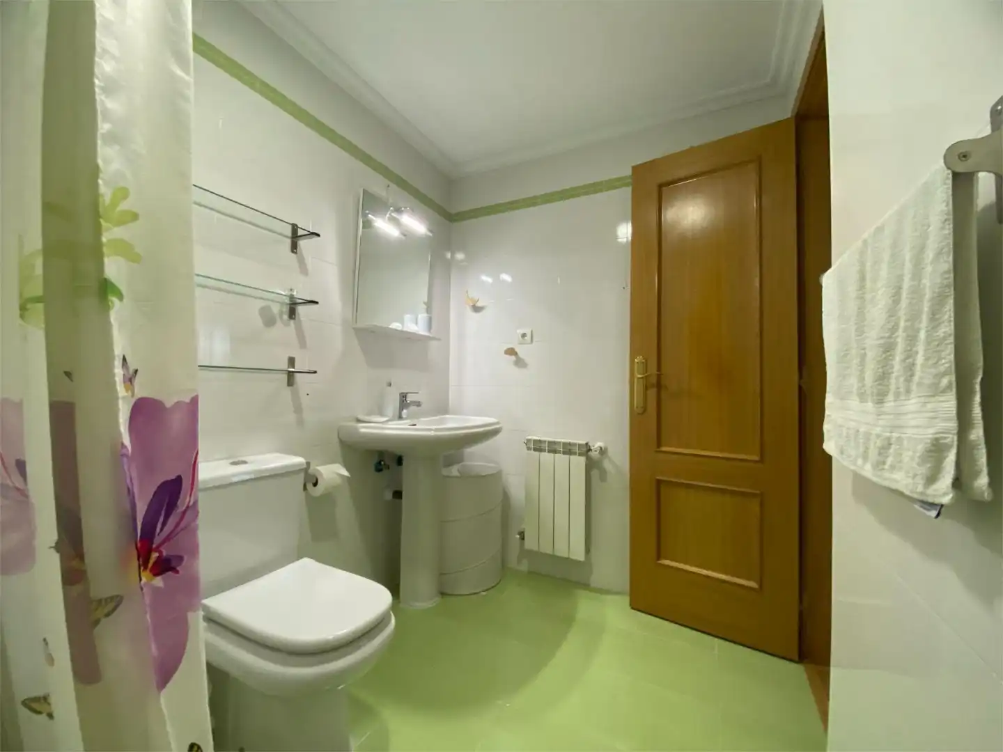 Habitación en Calle Gardenia, 5, Sónsoles Baño de Piso para compartir en Ávila con Calefacción, Parquet y Piscina