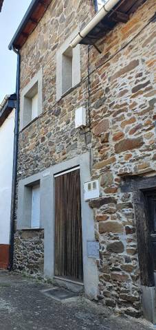 Casa adosada en Venta en Calle Retorno, 11 en Torre del Bierzo