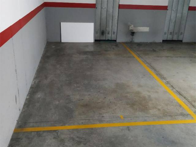 Garaje en Alquiler en Avenida de Burgos, 140 en Portillejo - Valdegastea